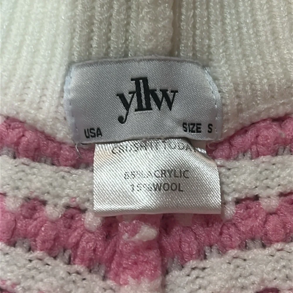 Yllw pink and white scalloped shorts size small EUC
